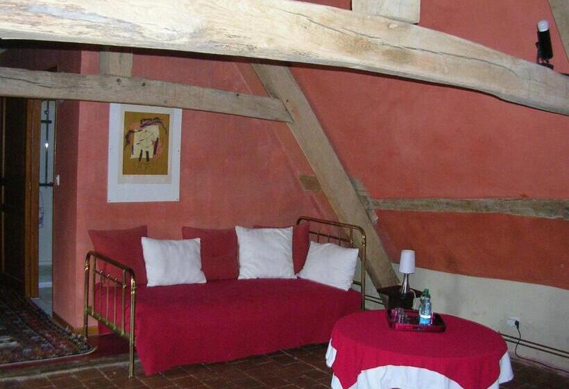 اتاق لوکس, La Maison Des Aubées