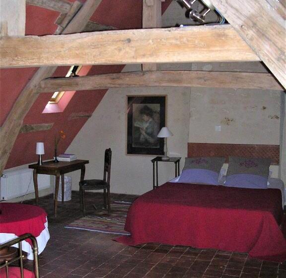 اتاق لوکس, La Maison Des Aubées