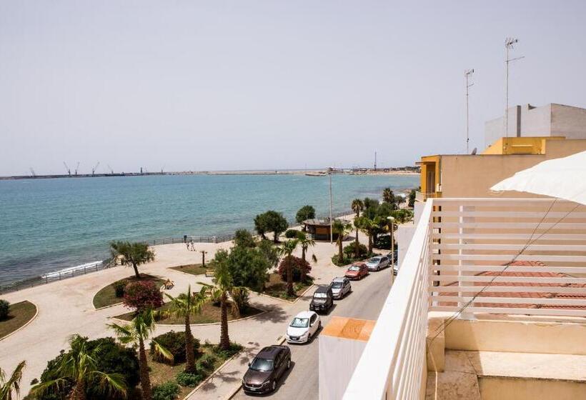 舒适三人间, Sea Beach Pozzallo