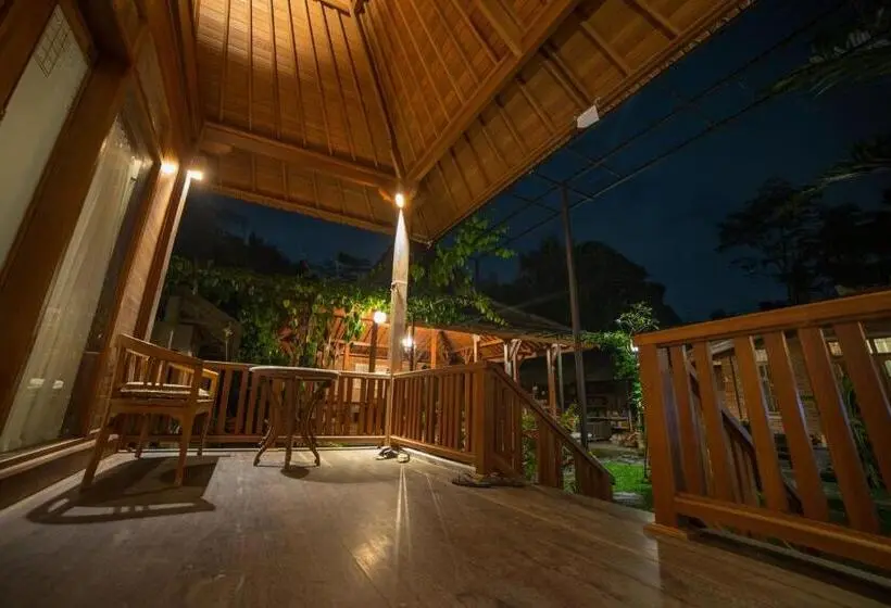 バルコニー付きデラックスルーム, Mirah Guest House