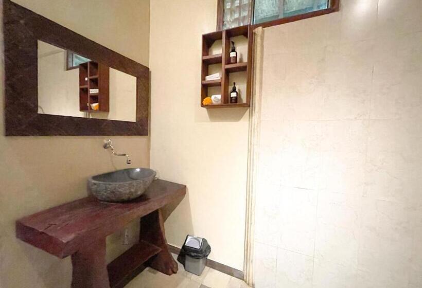 Habitació Estàndard Vista Jardí, Mirah Guest House