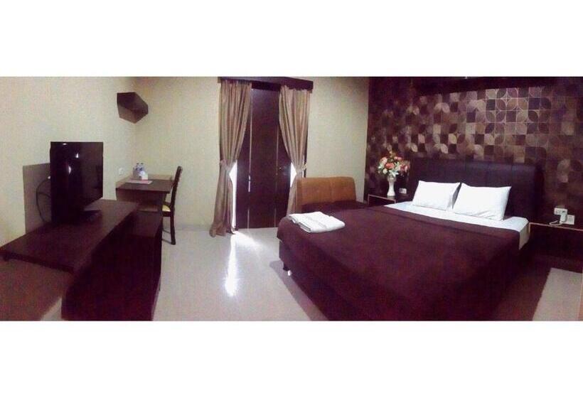Номер Стандарт с Террасой, Grand Krakatau Hotel Serang
