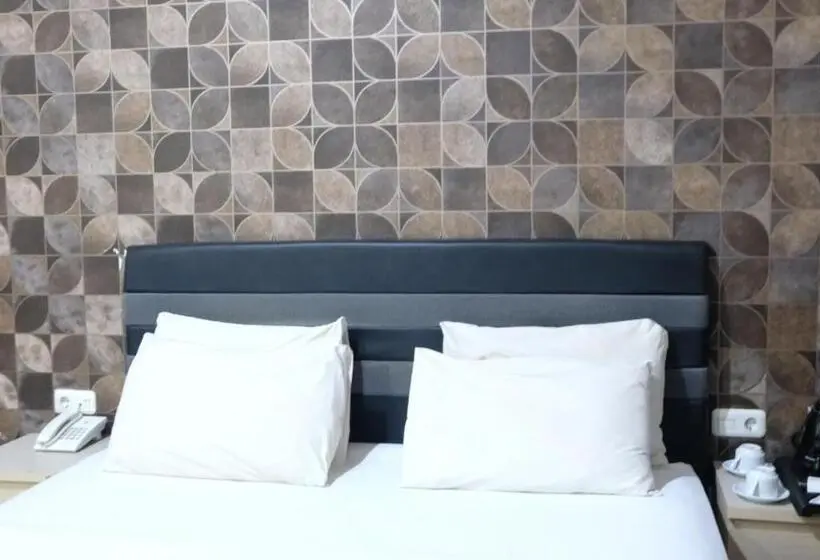 اتاق استاندارد با تخت بزرگ, Grand Krakatau Hotel Serang