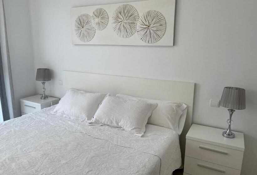 סוויטה מלכותית, Royal Suites Estepona