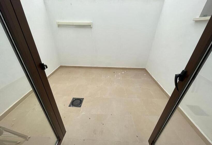 סוויטה מלכותית, Royal Suites Estepona