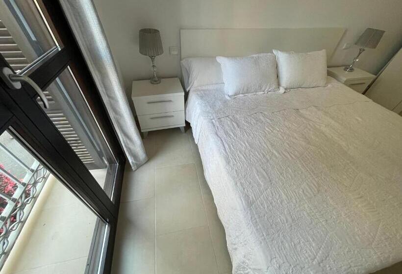 סוויטה מלכותית, Royal Suites Estepona