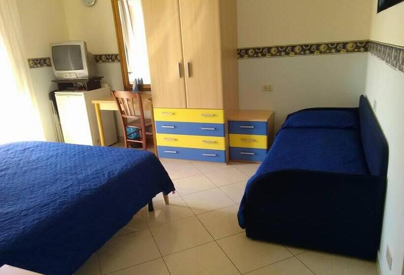 اتاق استاندارد با بالکن, Al Centro