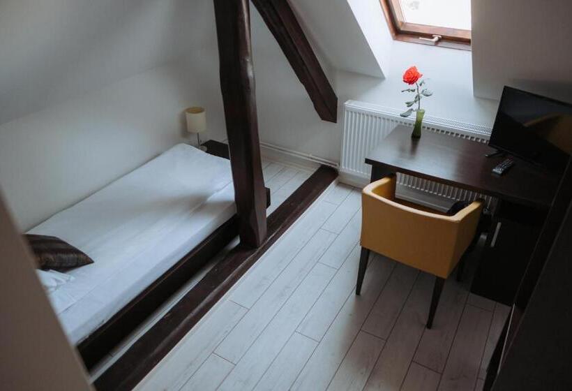 标准单人间, Vila Anca