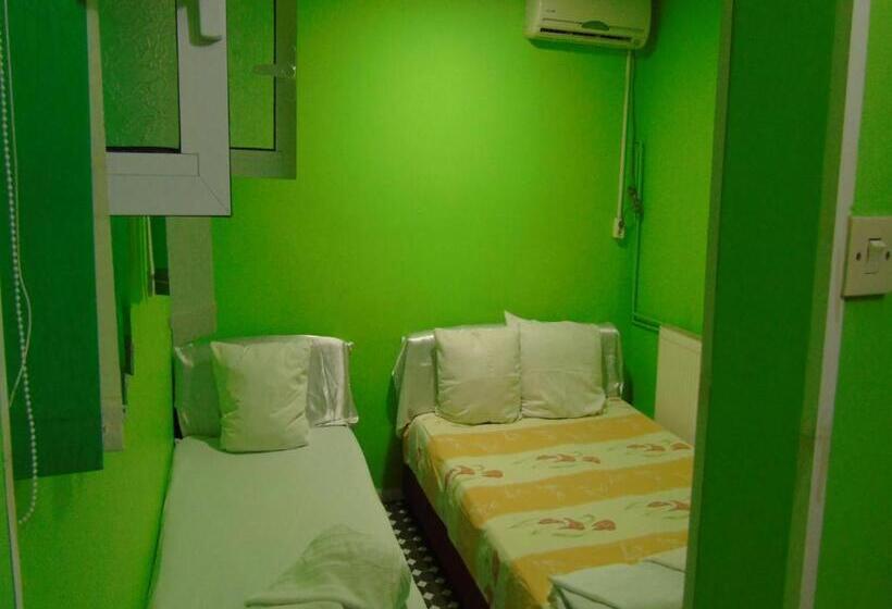 חדר סטנדרט לשלושה, Continental