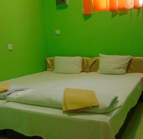 חדר סטנדרט לשלושה, Continental