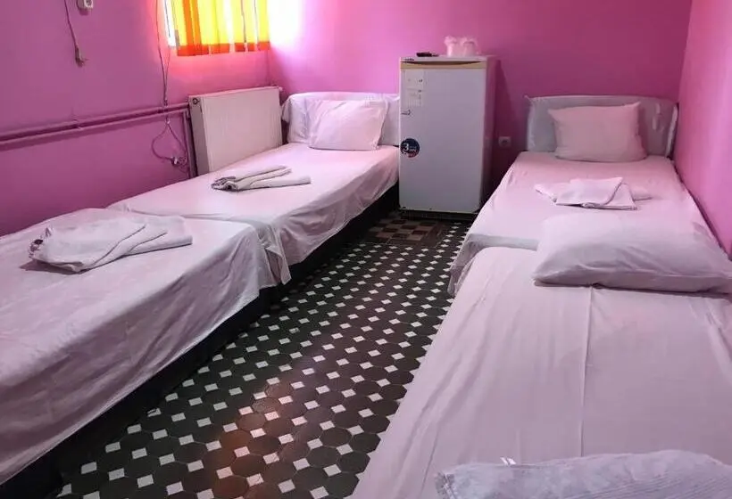 スタンダード4人部屋, Continental