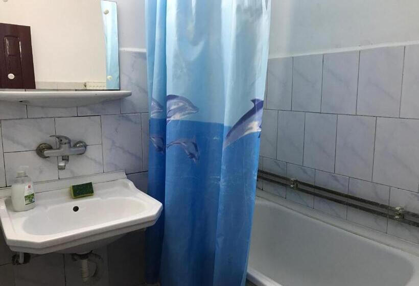 חדר סטנדרט לארבעה, Continental