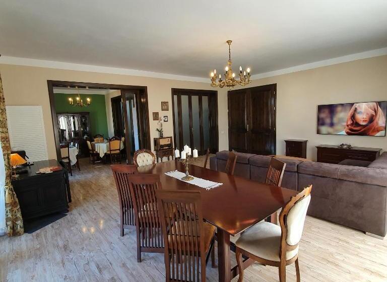 اتاق استاندارد سه نفره, Vila De La Lugas