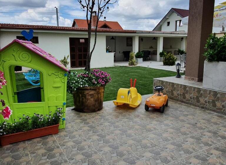 اتاق استاندارد سه نفره, Vila De La Lugas