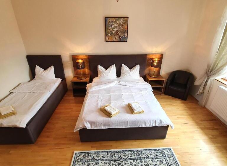 اتاق استاندارد سه نفره, Vila De La Lugas