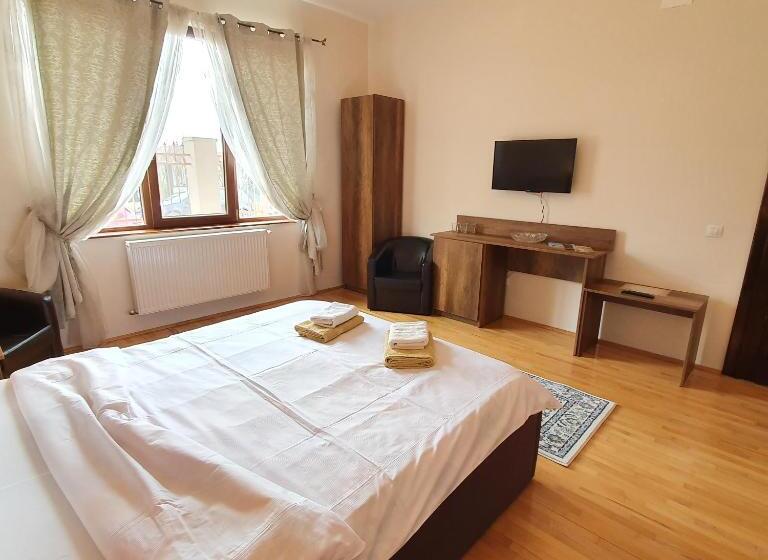 اتاق استاندارد سه نفره, Vila De La Lugas