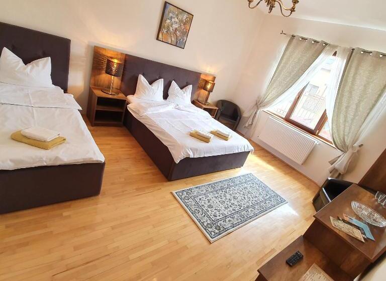 اتاق استاندارد سه نفره, Vila De La Lugas