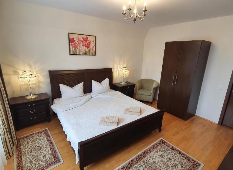 اتاق لوکس, Vila De La Lugas