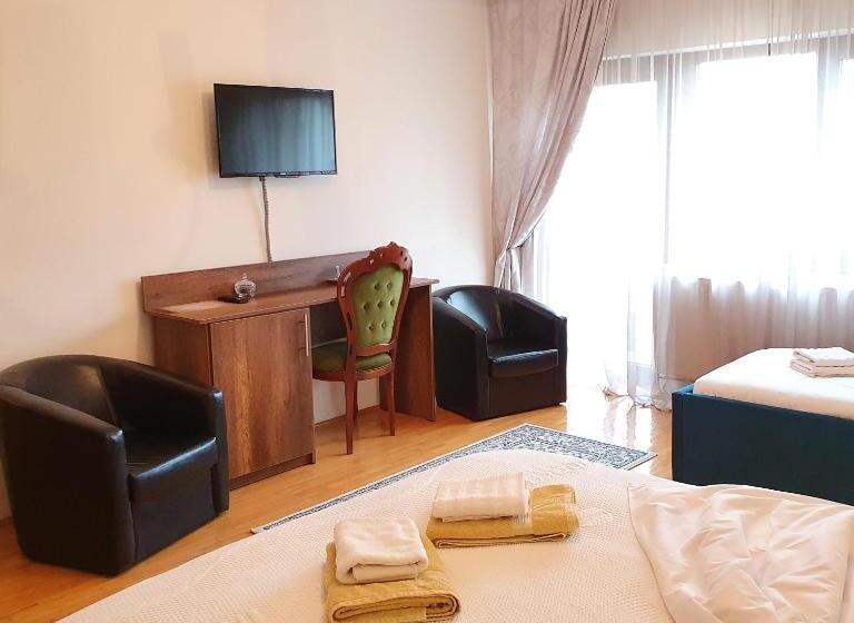 اتاق استاندارد سه تخته با بالکن, Vila De La Lugas