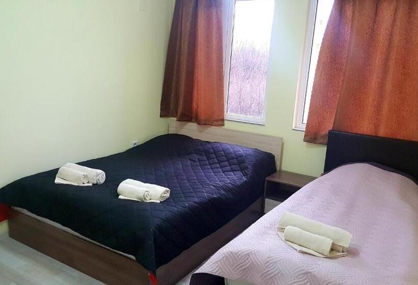 غرفة عائلية مطلّة علي الجبل, & Restaurant Kotel