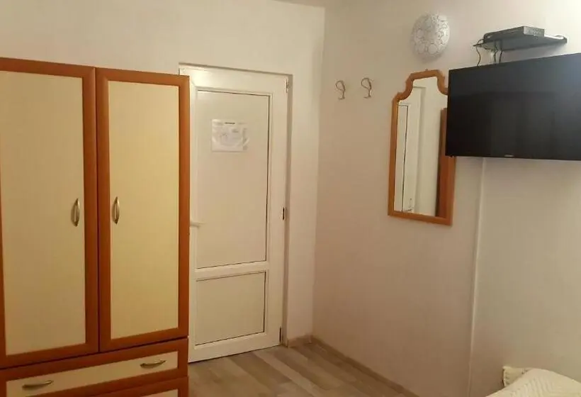 Economy Quadruple Room, & Restaurant Kotel