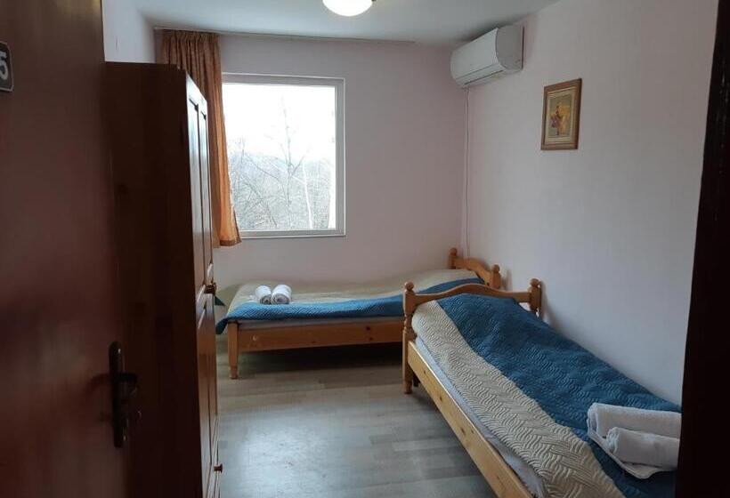 غرفة قياسية رباعية مزودة بشُرفة, & Restaurant Kotel