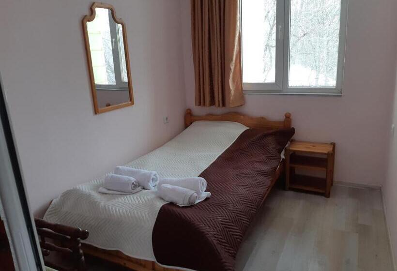 غرفة قياسية رباعية مزودة بشُرفة, & Restaurant Kotel