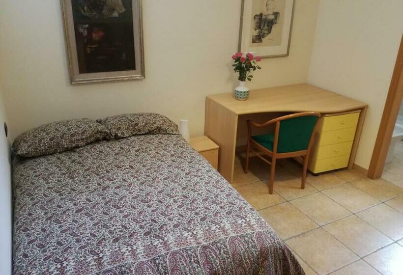 חדר סטנדרט, The Orange Groove