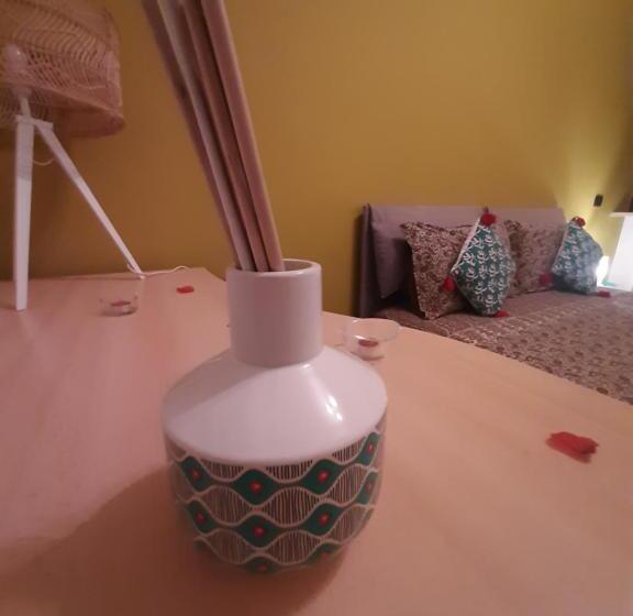 חדר דלוקס, The Orange Groove