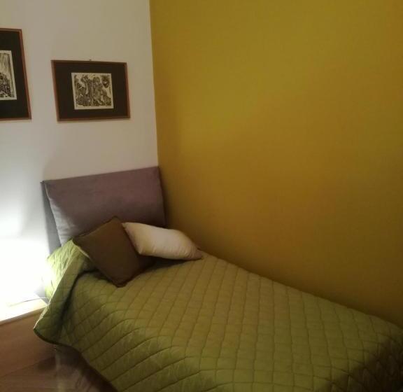 חדר דלוקס, The Orange Groove