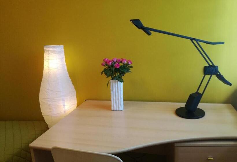 חדר דלוקס, The Orange Groove