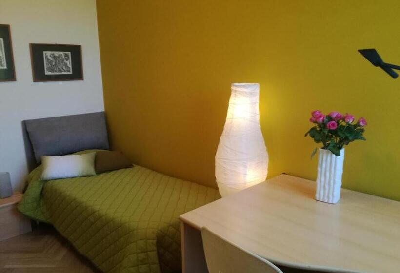 חדר דלוקס, The Orange Groove