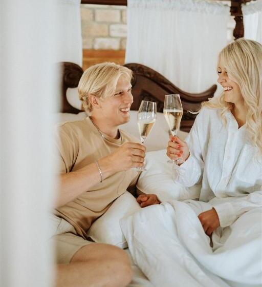 סוויטה, Tackork Gård & Marina