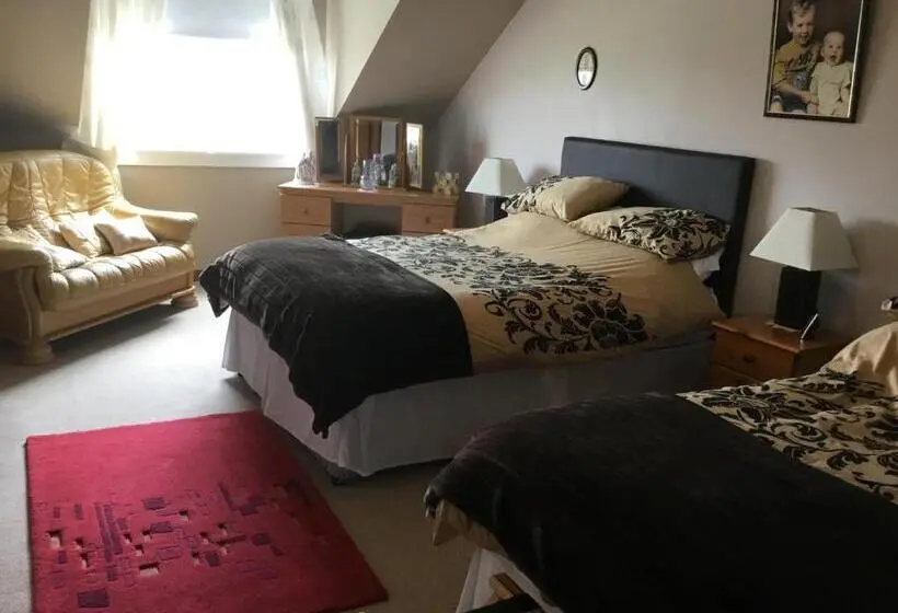 Deluxe Room Mountain View, Woodcockfaulds House