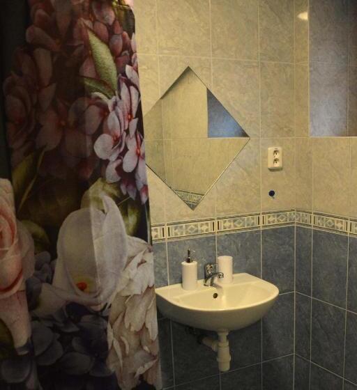 غرفة قياسية ثلاثية, Penzión Dinda