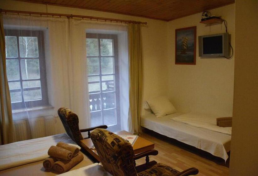 غرفة قياسية ثلاثية, Penzión Dinda