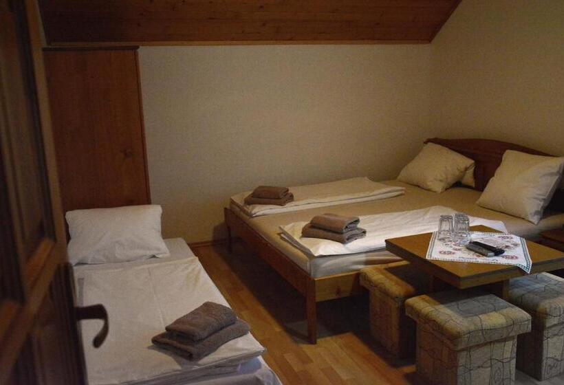 غرفة قياسية ثلاثية, Penzión Dinda