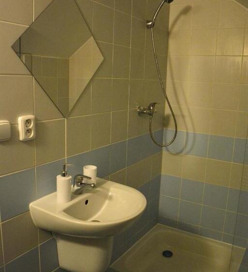 غرفة عائلية, Penzión Dinda