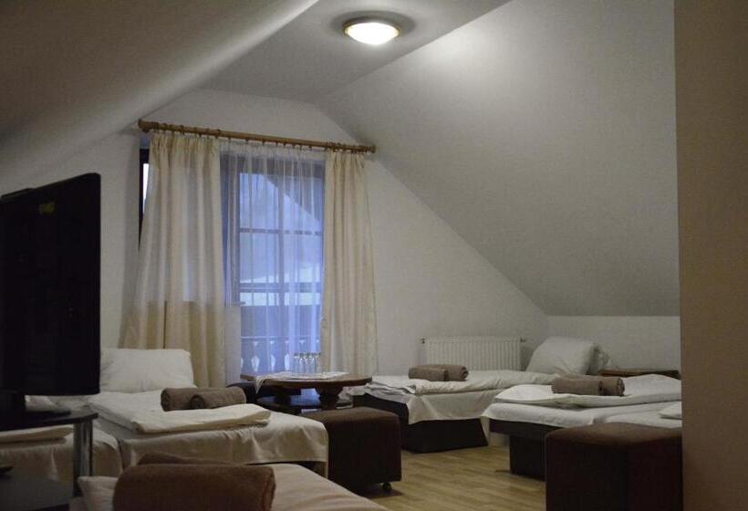 غرفة عائلية, Penzión Dinda