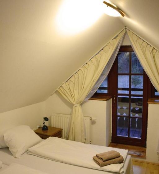 غرفة قياسية حمام مشترك, Penzión Dinda