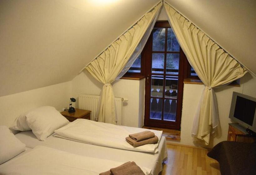 غرفة قياسية حمام مشترك, Penzión Dinda