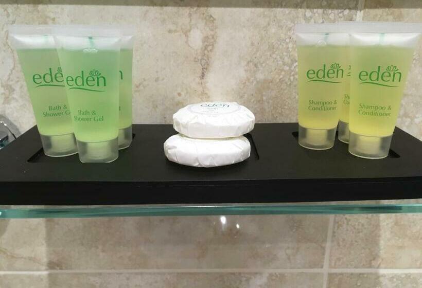 חדר משפחתי, The Annexe At Asbit Lodge