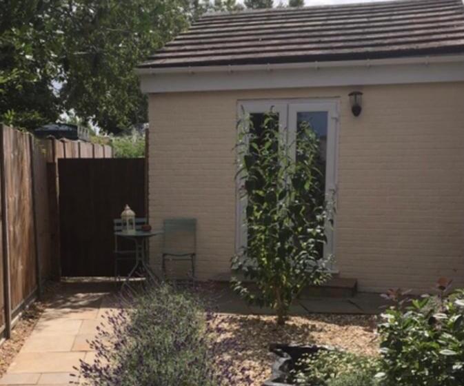 חדר משפחתי, The Annexe At Asbit Lodge