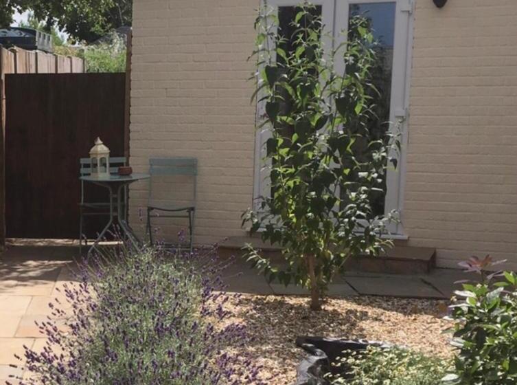 חדר משפחתי, The Annexe At Asbit Lodge