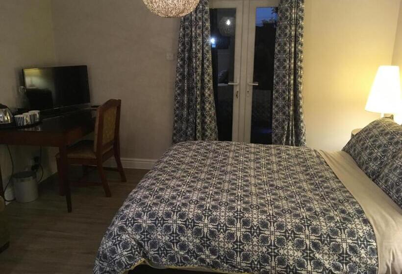 חדר משפחתי, The Annexe At Asbit Lodge