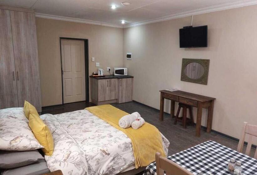 Номер Стандарт, Wisteria Lane Guesthouse