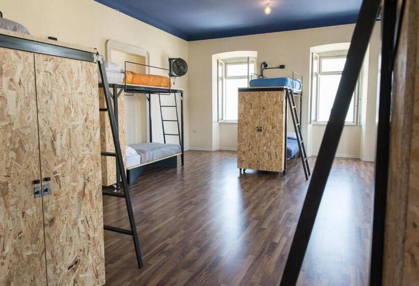 تختخواب در اتاق مشترک, Controvento