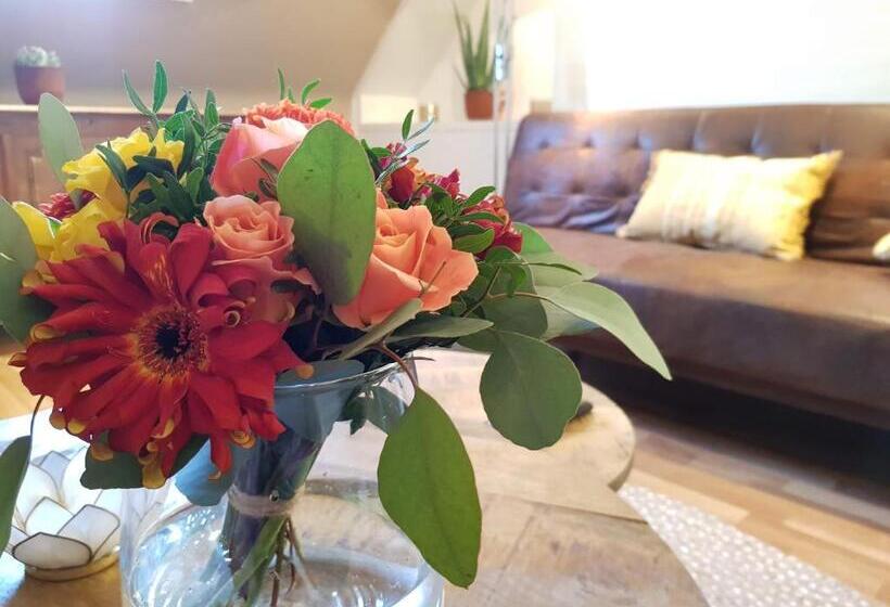 سوییت لوکس, La Bergerie De Lives