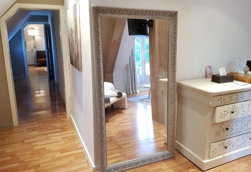 سوییت لوکس, La Bergerie De Lives