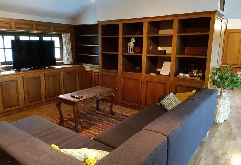 سوییت جونیور, La Bergerie De Lives